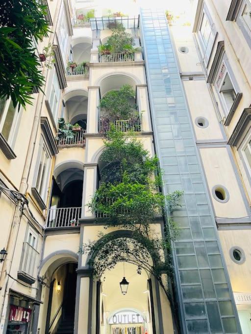 Re Gallo Luxury Apartment Plebiscito In Via Chiaia Неаполь Экстерьер фото