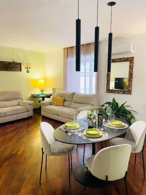 Re Gallo Luxury Apartment Plebiscito In Via Chiaia Неаполь Экстерьер фото