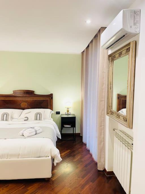 Re Gallo Luxury Apartment Plebiscito In Via Chiaia Неаполь Экстерьер фото
