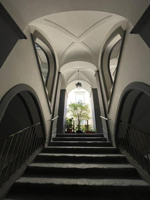 Re Gallo Luxury Apartment Plebiscito In Via Chiaia Неаполь Экстерьер фото