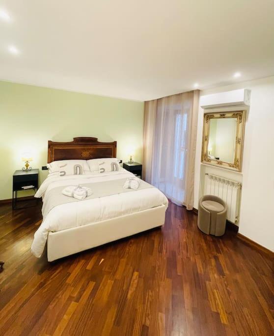 Re Gallo Luxury Apartment Plebiscito In Via Chiaia Неаполь Экстерьер фото
