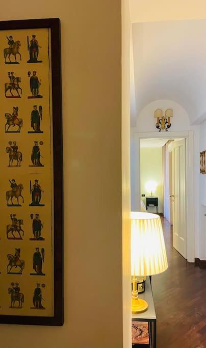 Re Gallo Luxury Apartment Plebiscito In Via Chiaia Неаполь Экстерьер фото