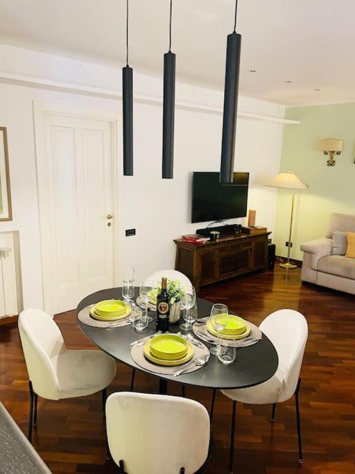 Re Gallo Luxury Apartment Plebiscito In Via Chiaia Неаполь Экстерьер фото