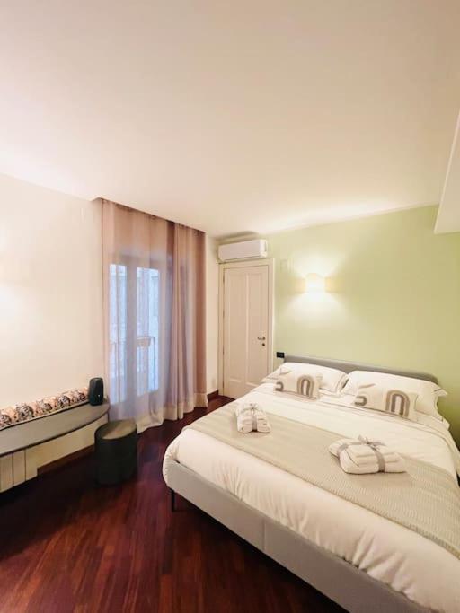 Re Gallo Luxury Apartment Plebiscito In Via Chiaia Неаполь Экстерьер фото