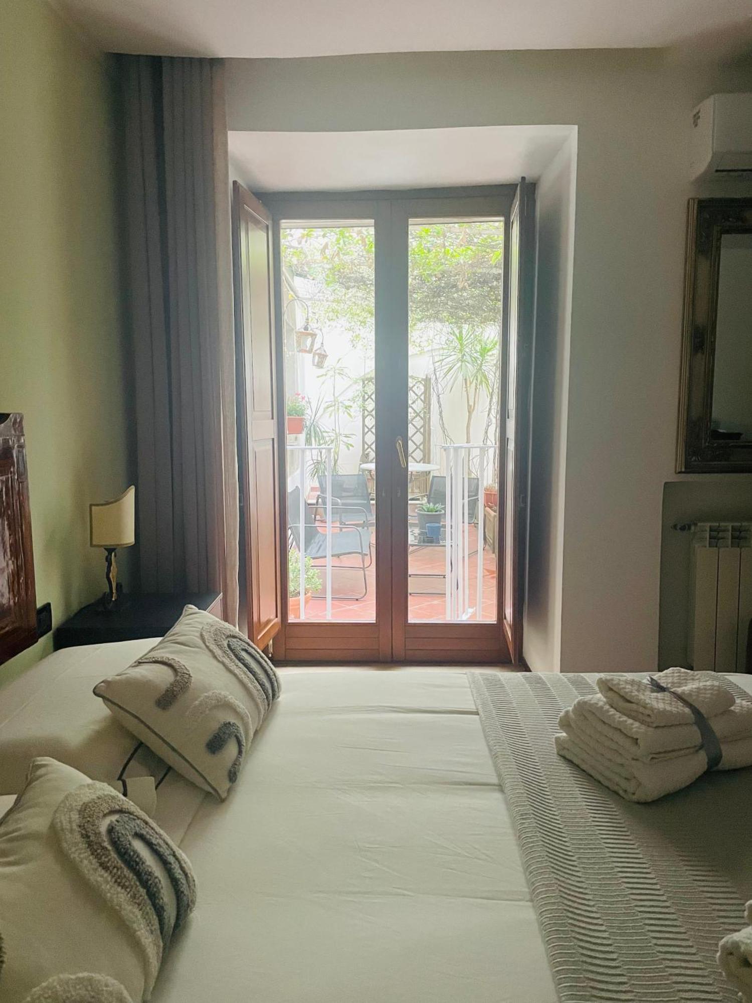Re Gallo Luxury Apartment Plebiscito In Via Chiaia Неаполь Экстерьер фото