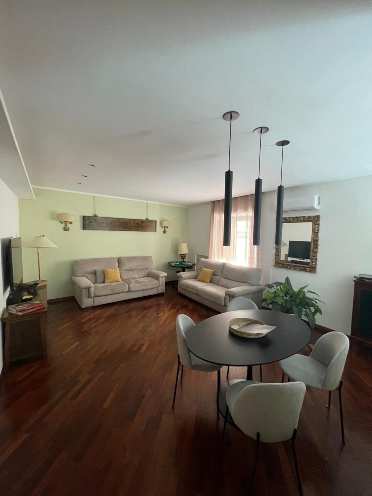 Re Gallo Luxury Apartment Plebiscito In Via Chiaia Неаполь Экстерьер фото